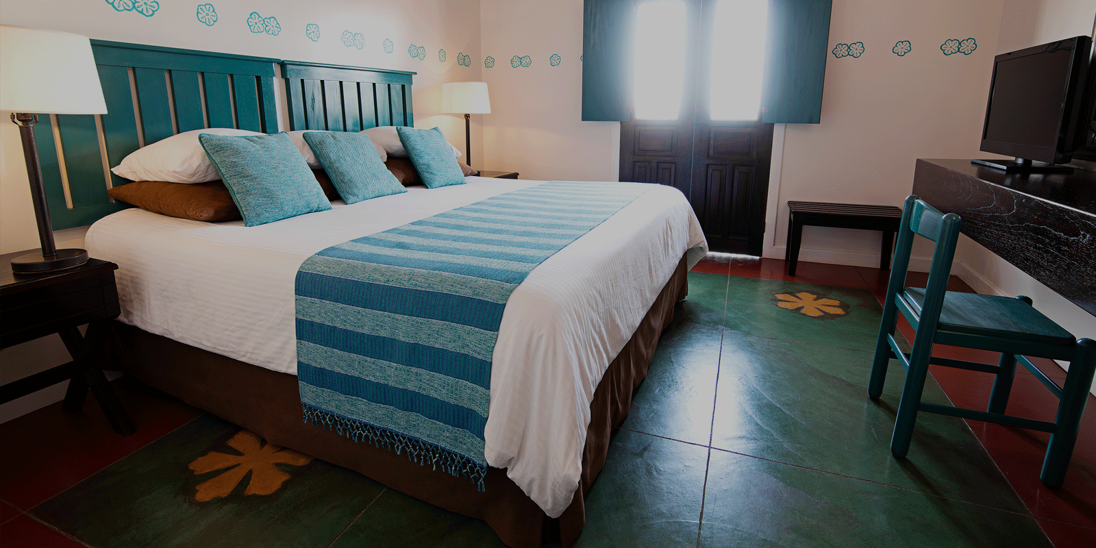Habitación Premium con cama King y detalles turquesa