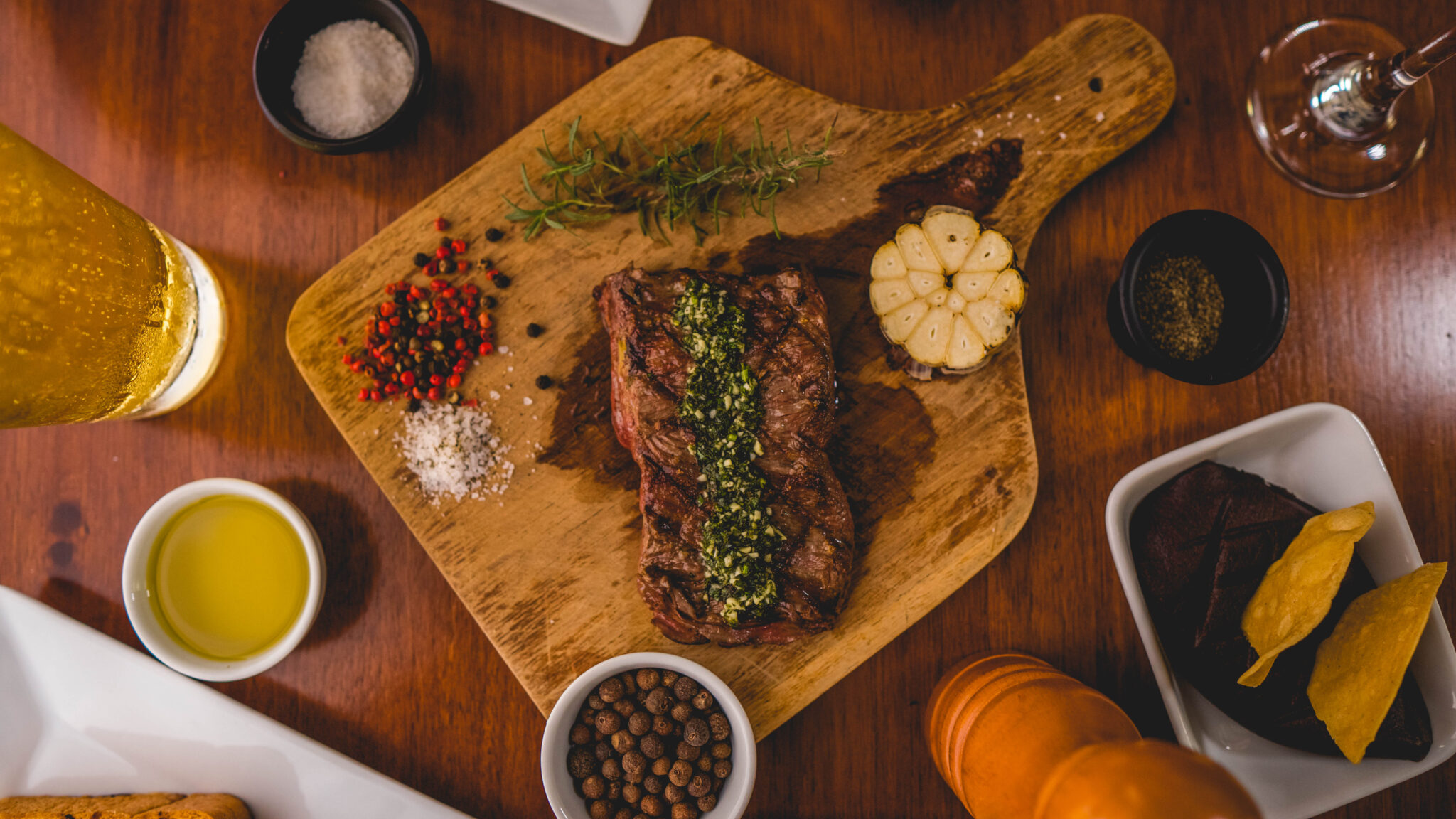 Corte de carne servido en Asar Steak & Grill